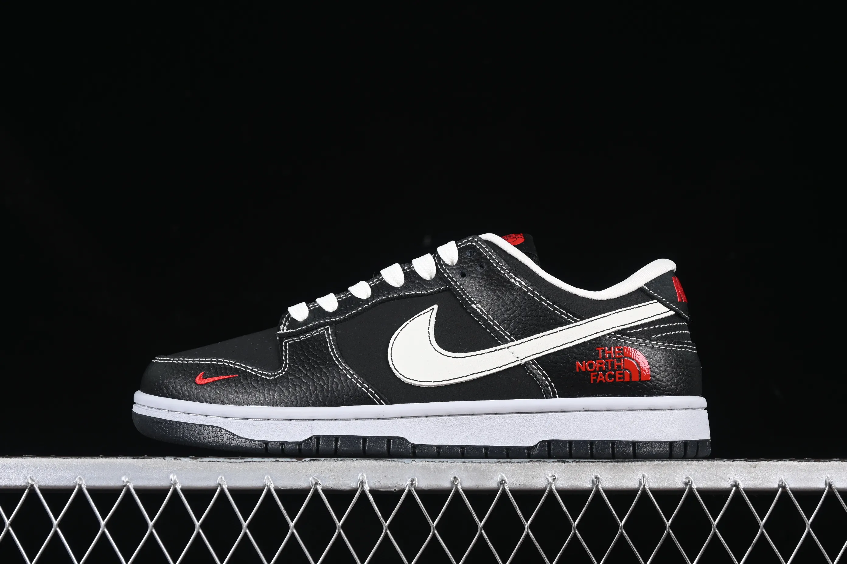 All categories Nk SB Dunk Series Nk SB Dunk Low High-end customized low-top sneakers Nk SB Dunk Low North Face joint black and white Anniversary high-end customized low-top casual sneakers SC9207-403